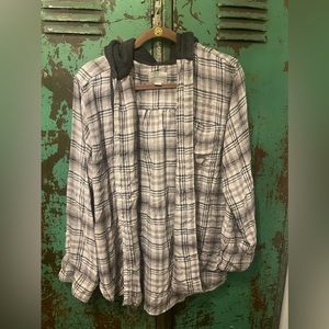 American Eagle women’s lightweight flannel with hood. Size XL. Super comfy.